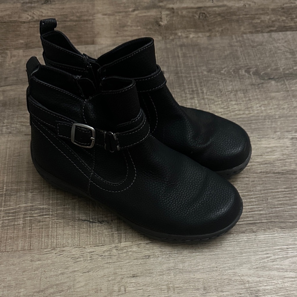 Black croft and borrow Boots size 8 woman’s